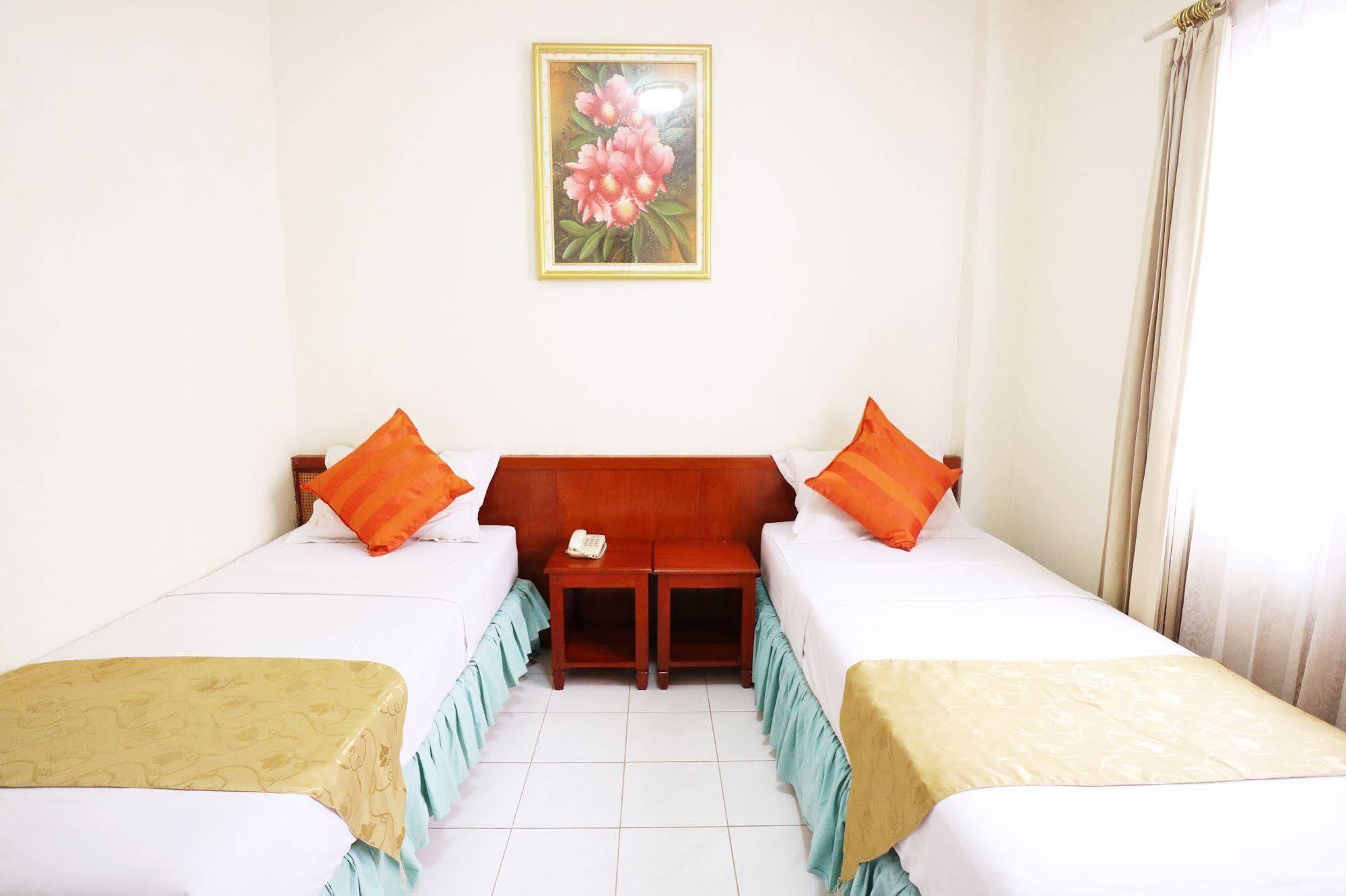 Hotel Pasah Asi Сурабая Экстерьер фото