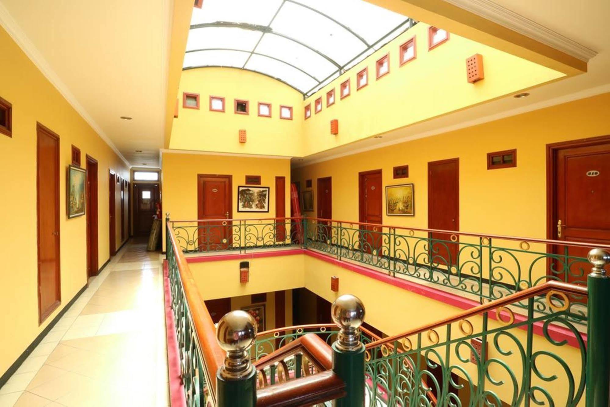 Hotel Pasah Asi Сурабая Экстерьер фото
