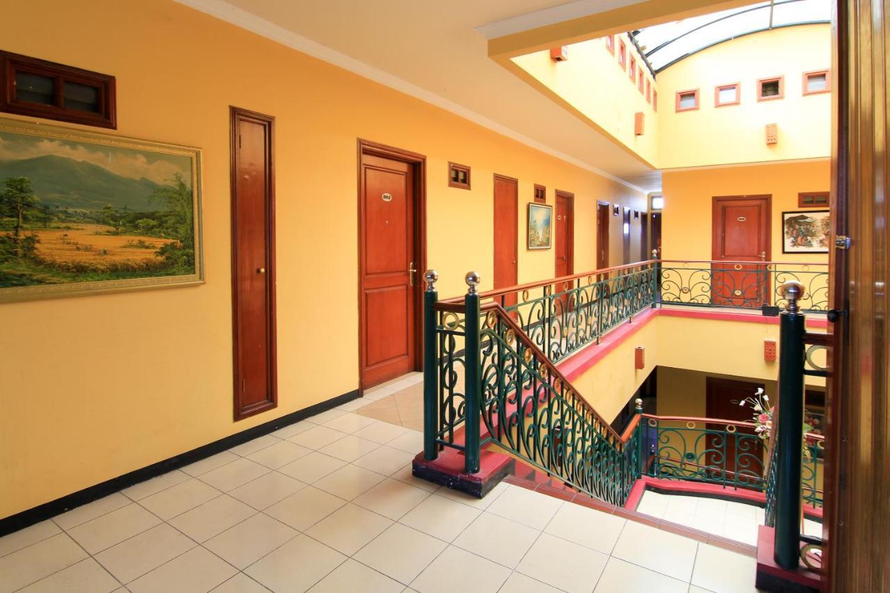 Hotel Pasah Asi Сурабая Экстерьер фото