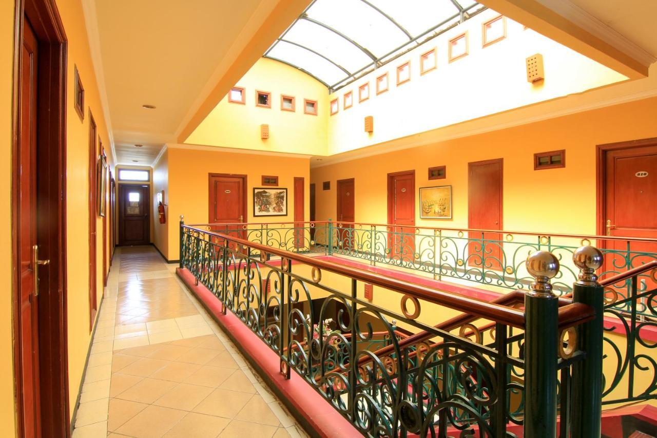 Hotel Pasah Asi Сурабая Экстерьер фото